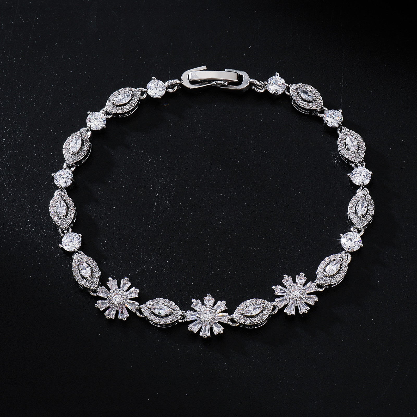 Lumisse Fleurline Bracelet